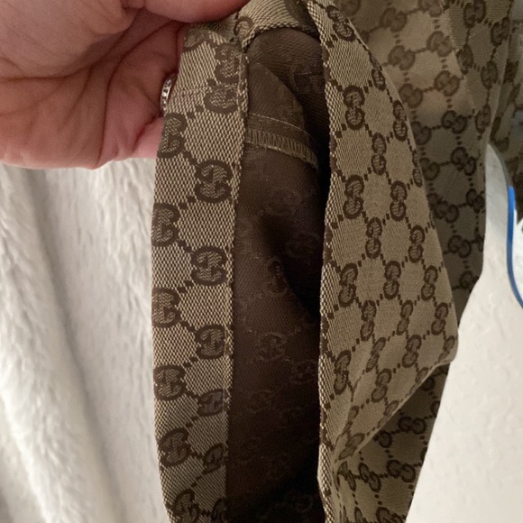 Authentic Gucci - Picture 5 of 6